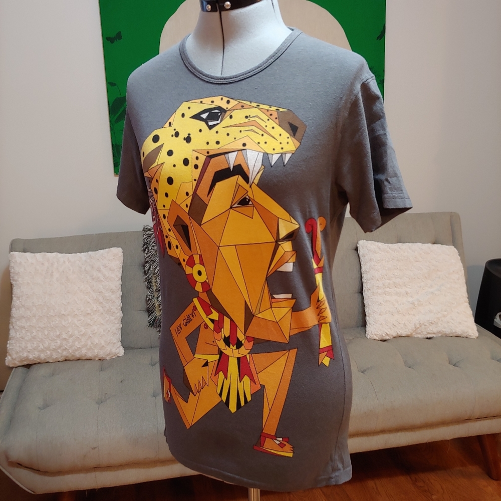 Iay Guey! Tribal Graphic Gray Short Sleeve Euc